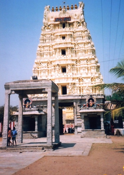 Tiruvalangadu Gopuram
